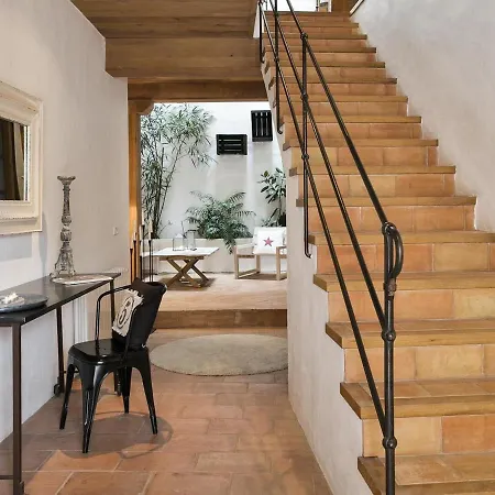 Belvilla By Oyo Pink House *